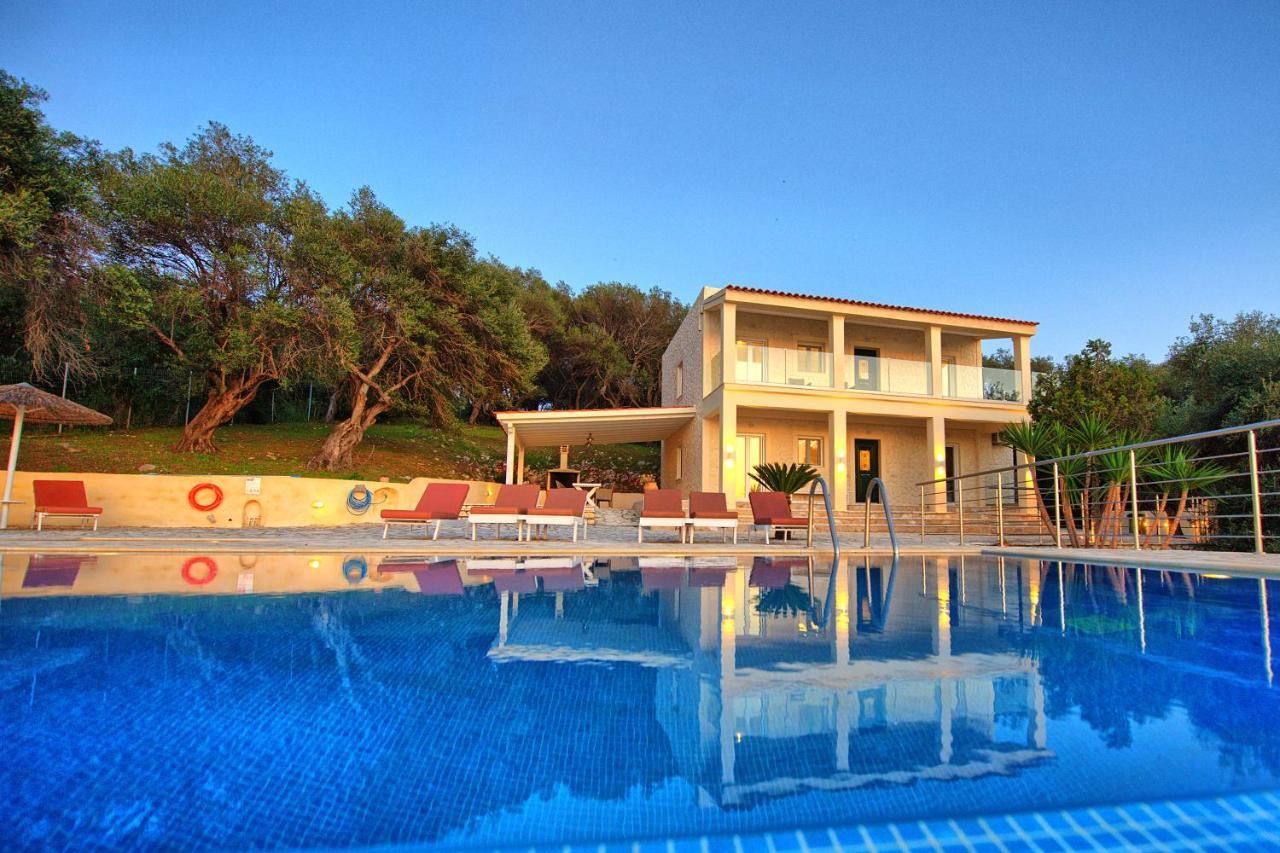 Beachfront Villa Seasun By Posarellivillas Agios Spyridon  Екстериор снимка